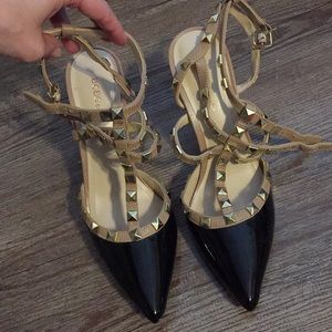 BCBGeneration Darron two-tone patent pump